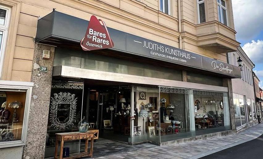 Bild enthält, City, Road, Street, Urban, Architecture, Building, Shop, Cafe, Restaurant, Path