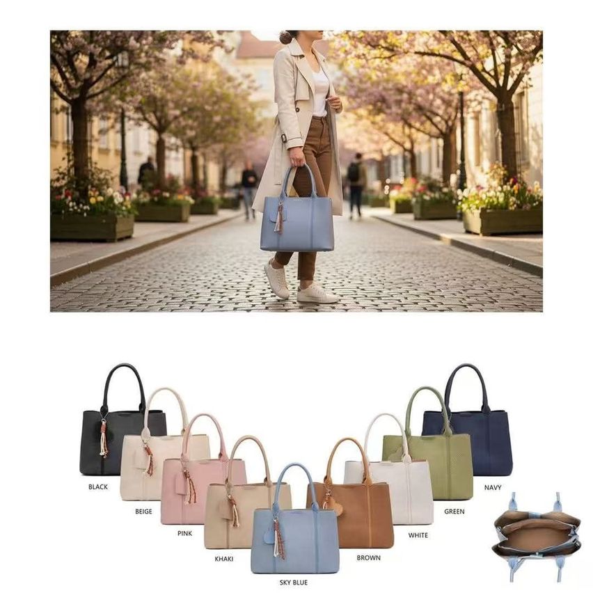 Eine Frau geht auf einer Kopfsteinpflasterstraße und trägt eine hellblaue Handtasche. Unten sind verschiedene Handtaschen in verschiedenen Farben und Stilen zu sehen.