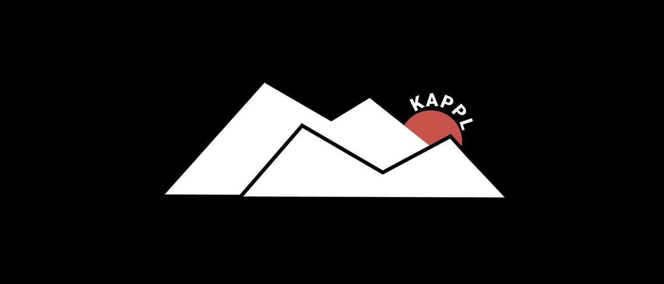 Ein stilisiertes Bild von Bergen mit einer untergehenden Sonne dahinter, beschriftet mit 'KAPPL' in weißer Schrift.