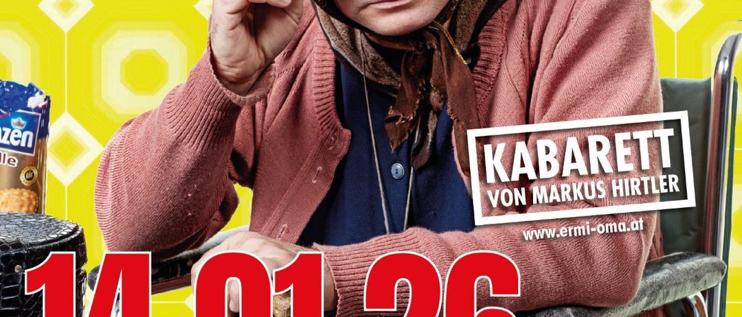 Plakat für Ermi Omas Kabarett-Show am 26. Januar. Zeigt eine ältere Frau mit Brille und Schal, die in einem Stuhl sitzt. Datum und Ort unten.