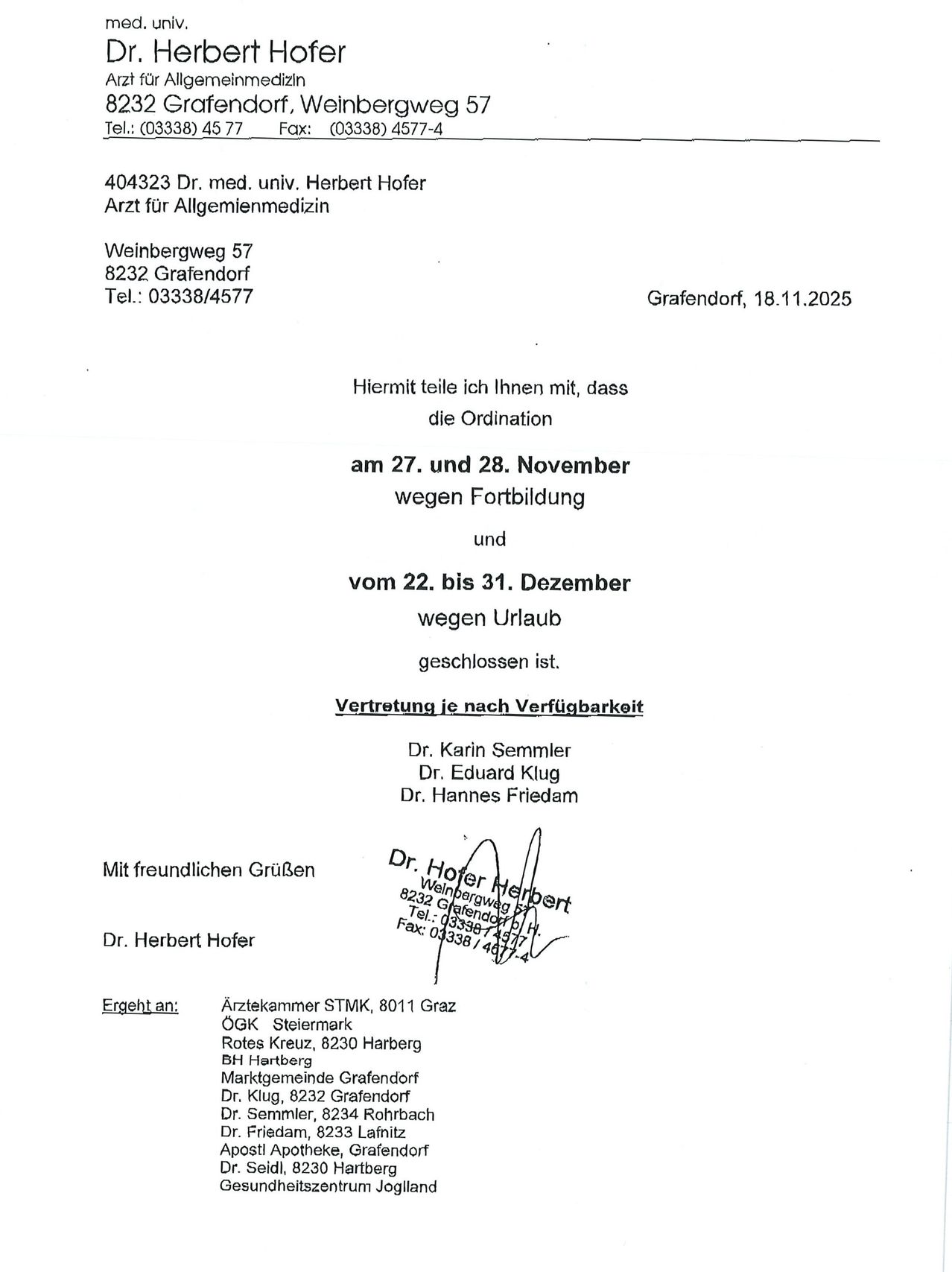 Dr. med. univ. Herbert Hofer, Allgemeinmediziner, informiert die Empfänger, dass die Praxis vom 27. bis 28. November wegen Fortbildung und vom 22. bis 31. Dezember wegen Urlaub geschlossen ist. Stellvertreter sind aufgeführt. Kontaktinformationen und Unterschrift sind vorhanden.