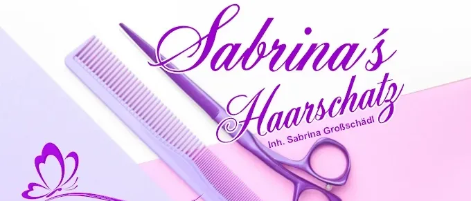 Ein Poster mit einem Kamm und einer Schere. Das Poster ist pink und lila. Der Name Sabrina's Haarschatz ist in Lila geschrieben. Die Adresse und Telefonnummer sind ebenfalls auf dem Poster geschrieben.