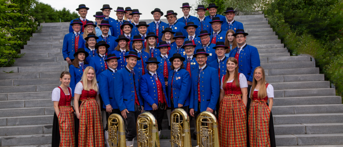 Bild enthält, People, Person, Group Performance, Music Band, Musical Instrument, Brass Section, Horn, Tuba, Face, Groupshot