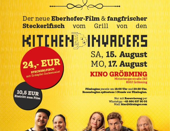 Plakat für den neuen Eberhofer-Film 'Steckerlfisch Fiasco'. Es zeigt eine Gruppe von Menschen, die an einem Tisch mit einem Fisch sitzen, einem gelben Hintergrund und dem Text 'Steckerlfisch Fiasco' in Rot. Die Veranstaltung ist für den 15. und 17. August geplant.