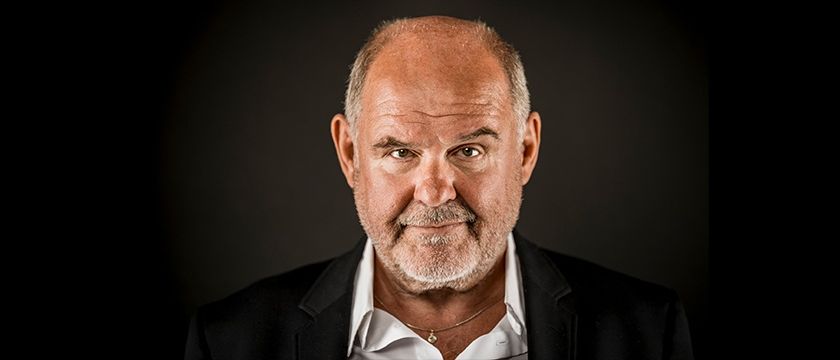 Bild enthält, Face, Head, Person, Photography, Portrait, Adult, Male, Man, Suit, Beard