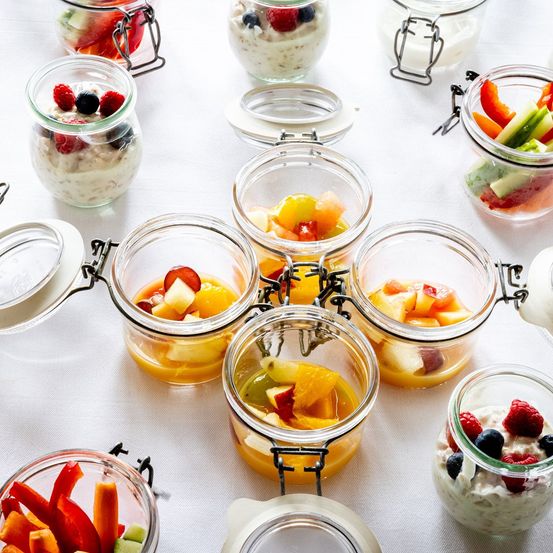 Bild enthält, Jar, Tape, Accessories, Jewelry, Locket, Pendant, Food