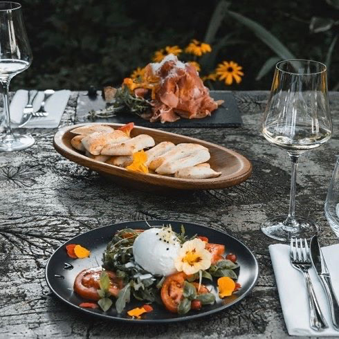 Bild enthält, Brunch, Food, Food Presentation, Cutlery, Fork, Egg, Poached Egg, Plate