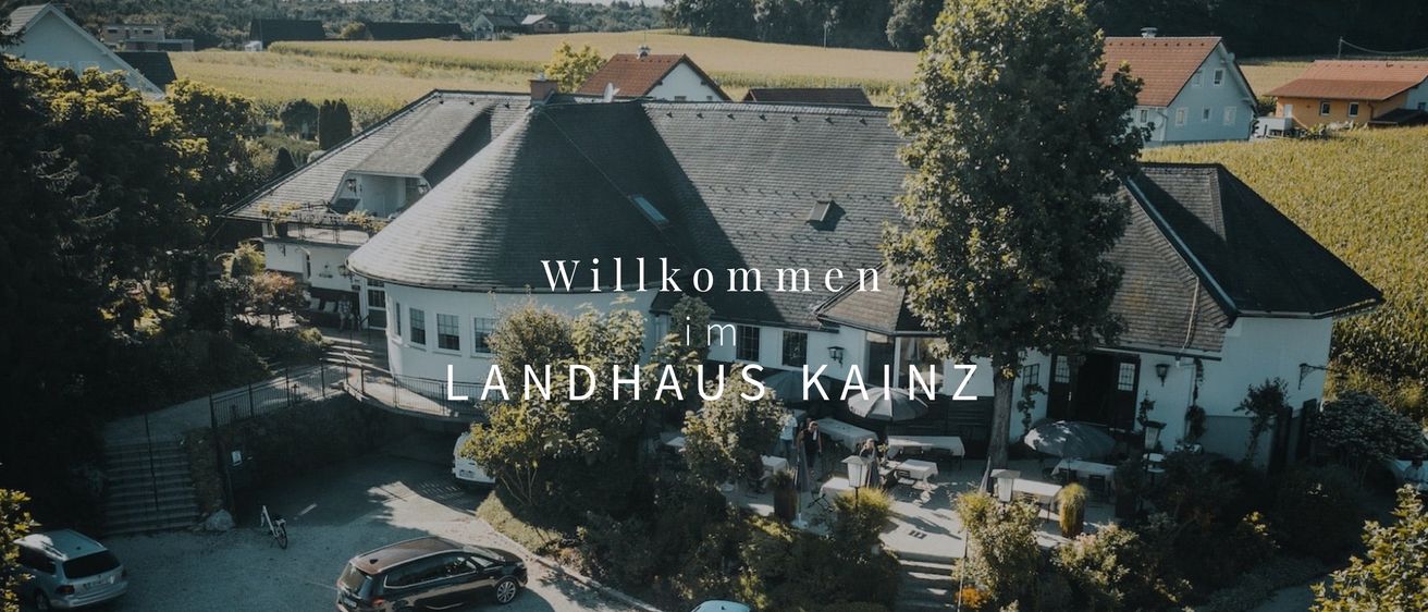 Bild enthält, Outdoors, Architecture, Building, Car, Housing, Wheel, Aerial View, House, Neighborhood, Nature