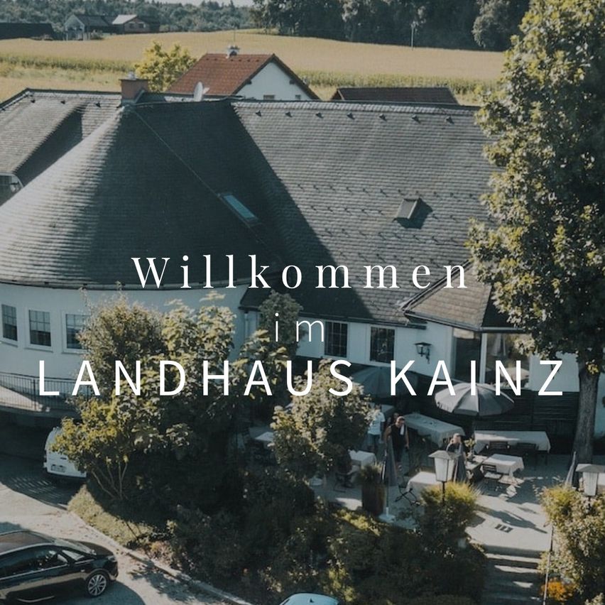 Bild enthält, Outdoors, Architecture, Building, Car, Housing, Wheel, Aerial View, House, Neighborhood, Nature