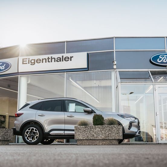 Bild enthält, Car, Car Dealership, Transportation, Vehicle, Machine, Wheel, Architecture, Building, Alloy Wheel, Plant