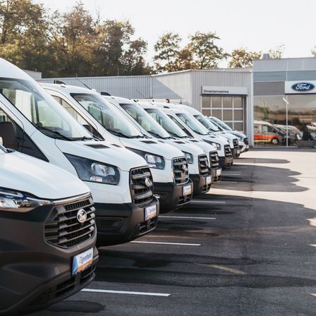 Bild enthält, Car, Car Dealership, Transportation, Vehicle, Machine, Wheel