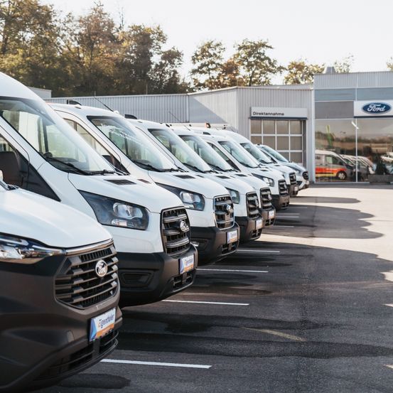 Bild enthält, Car, Car Dealership, Transportation, Vehicle, Machine, Wheel