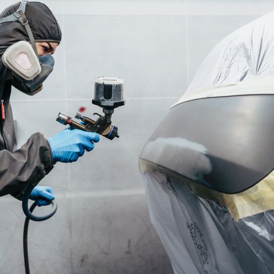 Bild enthält, Adult, Male, Man, Person, Clothing, Glove, Face, Head