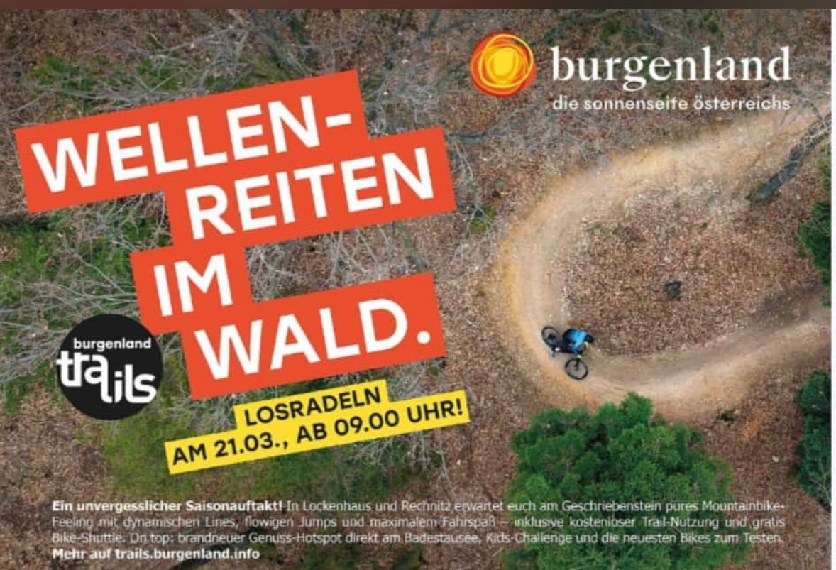 Ein Werbeplakat für Mountainbiken im Wald, mit einem Radfahrer und dem Slogan 'Losradeln AM 21.03., AB 09.00 UHR!' und weiteren Details auf Deutsch.