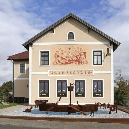 Bild enthält, House, Housing, Villa, Hotel, Factory, Inn, Bird, Grass, Cow, Cat