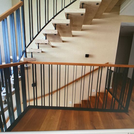 House, Housing, Staircase, Handrail, Wood, Hardwood, Railing, Interior Design, Floor, Flooring