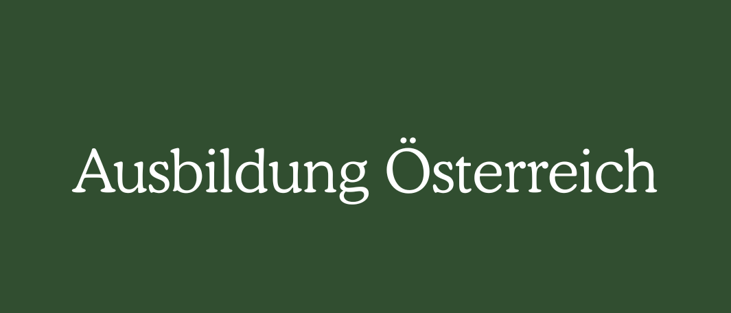Ein dunkelgrüner Hintergrund mit weißem Text. Der Text lautet 'Ausbildung Osterreich'. Es scheint sich um ein Logo oder einen Titel für eine Organisation zu handeln, die sich mit Bildung oder Ausbildung in Österreich befasst.