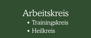 Auf einem grünen Hintergrund werden drei weiße Wörter angezeigt: Arbeitskreis, Trainingskreis und Heilkreis. Jeder Begriff ist fett und zentriert.