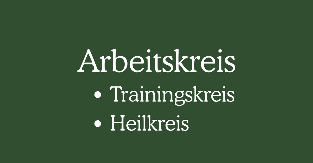 Auf einem grünen Hintergrund werden drei weiße Wörter angezeigt: Arbeitskreis, Trainingskreis und Heilkreis. Jeder Begriff ist fett und zentriert.