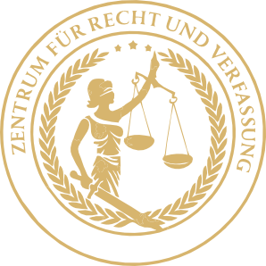 Ein kreisförmiges Emblem zeigt eine goldene weibliche Figur, die eine Waage hält. Die Worte 'ZENTRUM FUR RECHT UND VERFASSUN' sind in goldener Schrift um das Emblem herum eingraviert.