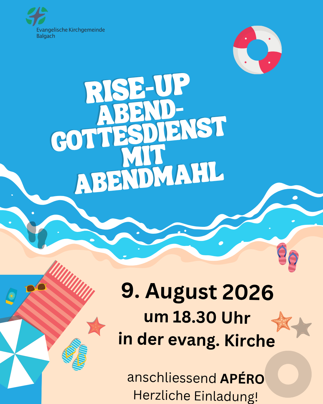 Ein Plakat für einen Rise-Up Abendgottesdienst mit Abendessen am 9. August 2026 um 18:30 Uhr in der ev. Kirche. Das Plakat zeigt eine Strandszene mit Rettungsring, Strandtüchern und Flip-Flops.