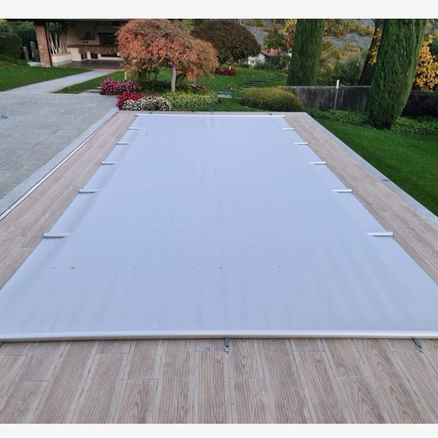 Bild enthält, Floor, Indoors, Interior Design, Outdoors, Housing, Aerial View, House, Backyard, Flooring, Grass