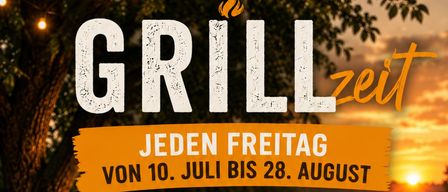 Ein Grill im Freien mit einem Holzgabel und einem Schild mit der Aufschrift Gasthof Hanswirt. Das Bild handelt von einem Sommer-Grill-Event, das jeden Freitag vom 10. Juli bis zum 28. August stattfindet.