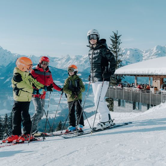 Bild enthält, Nature, Outdoors, Glove, Person, Helmet, Adult, Male, Man, Snow, Jacket