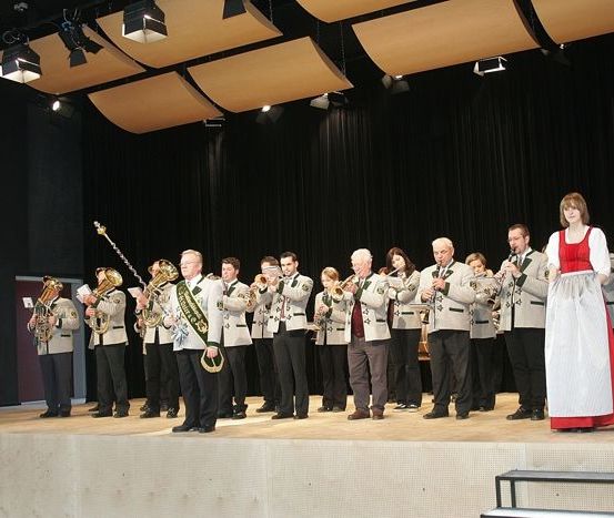 Bild enthält, People, Person, Group Performance, Leisure Activities, Music, Music Band, Musical Instrument, Musician, Performer