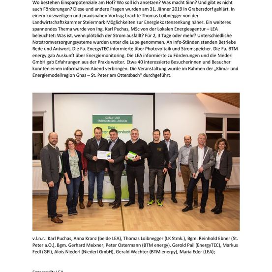 Bild enthält, Advertisement, Poster, People, Person, Pants, Coat, Jacket, Adult, Male, Man