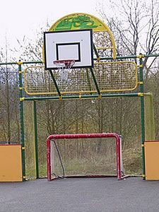 Bild enthält, Hoop, Play Area, Outdoors