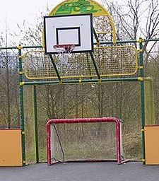 Bild enthält, Hoop, Play Area, Outdoors