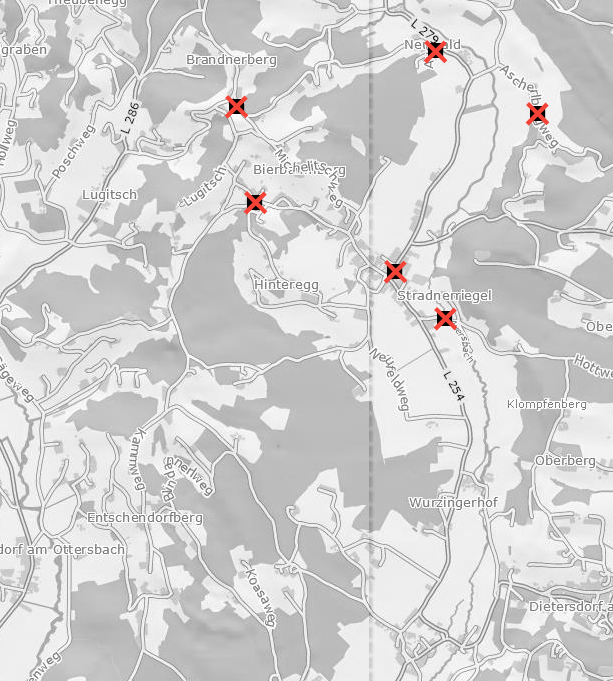 Eine Karte einer Region zeigt verschiedene Orte, die mit roten Kreuzen markiert sind. Bemerkenswerte Orte sind Brandnerberg, Nettwald, Luitsch, Hinteregg und Stradneriegel.
