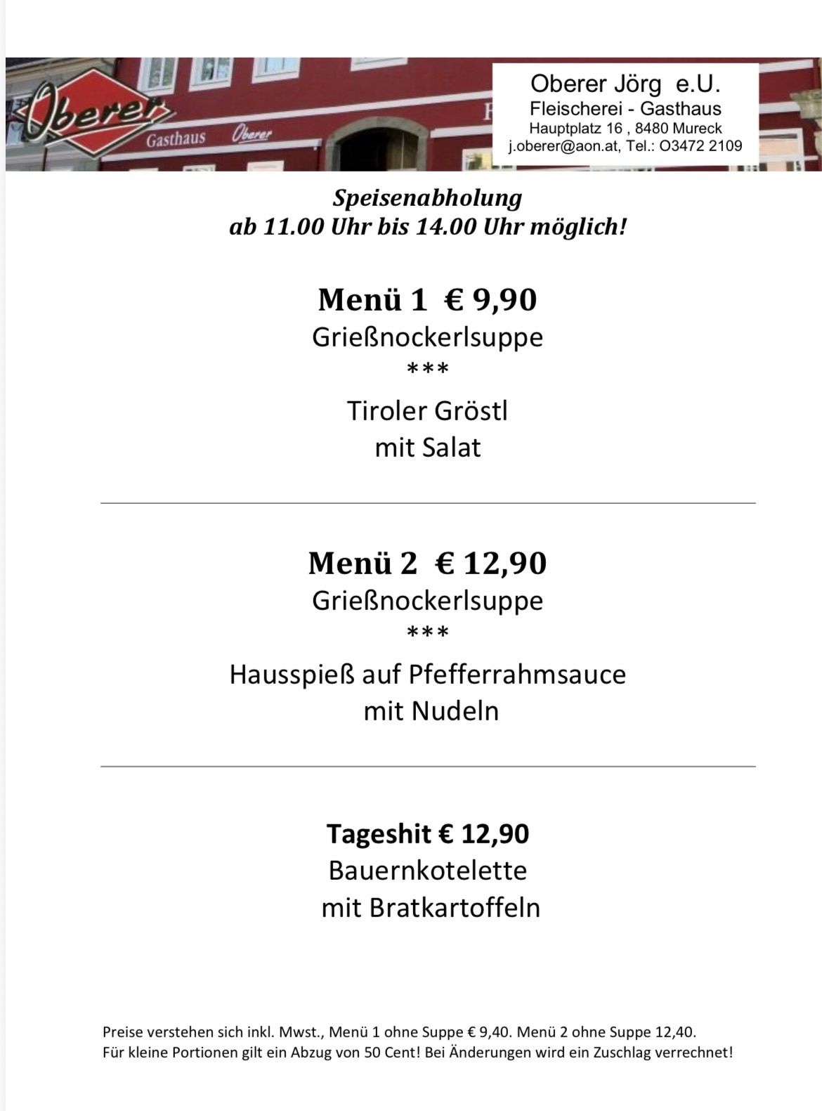 Das Bild zeigt ein Menü mit drei Optionen: Menü 1 kostet 9,90 € und beinhaltet Grießnockerlsuppe und Tiroler Gröstl mit Salat. Menü 2 kostet 12,90 € und beinhaltet Grießnockerlsuppe und ein Hausspezial mit Pfefferrahmsauce und Nudeln. Tageshit kostet 12,90 € und besteht aus Bauernkotelette mit Bratkartoffeln.