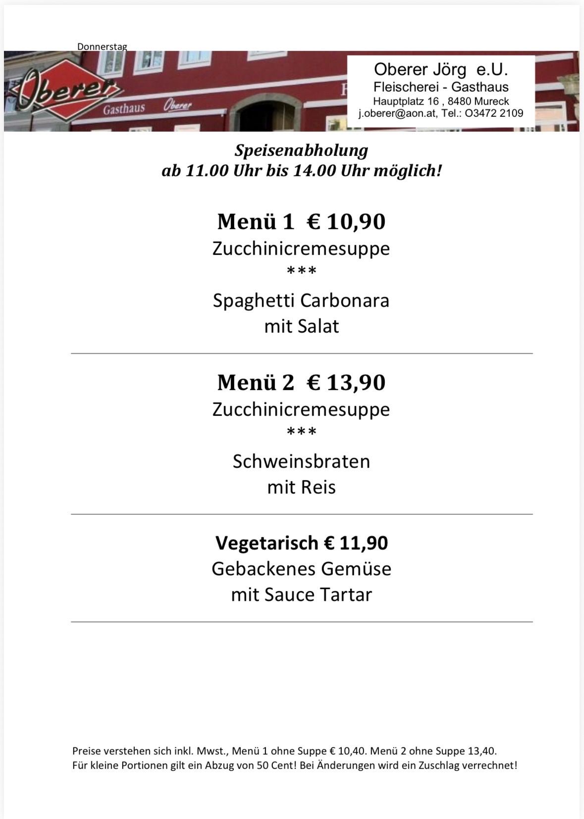 Ein Menüplan zeigt drei Essensoptionen: Menü 1 mit Zucchinicremesuppe und Spaghetti Carbonara für 10,90 €, Menü 2 mit Zucchinicremesuppe und Schweinebraten für 13,90 € und eine vegetarische Option mit gebackenem Gemüse für 11,90 €.