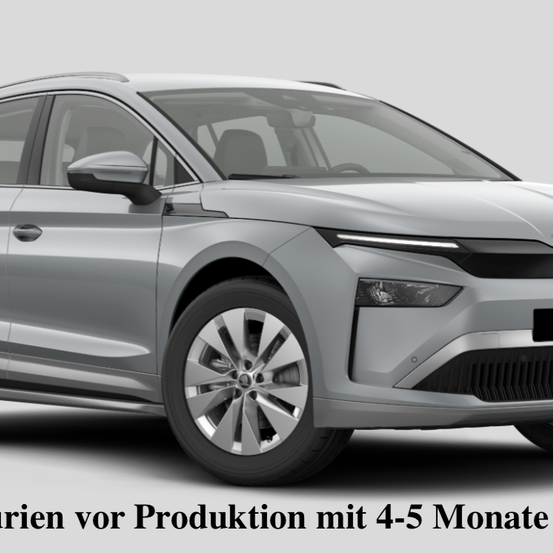 Ein graues Auto mit modernem Design, das schlanke Linien, einen auffälligen vorderen Kühlergrill und LED-Scheinwerfer aufweist. Das Fahrzeug hat ein sauberes, professionelles Erscheinungsbild mit einem weißen Innenraum, der durch die Fenster sichtbar ist.