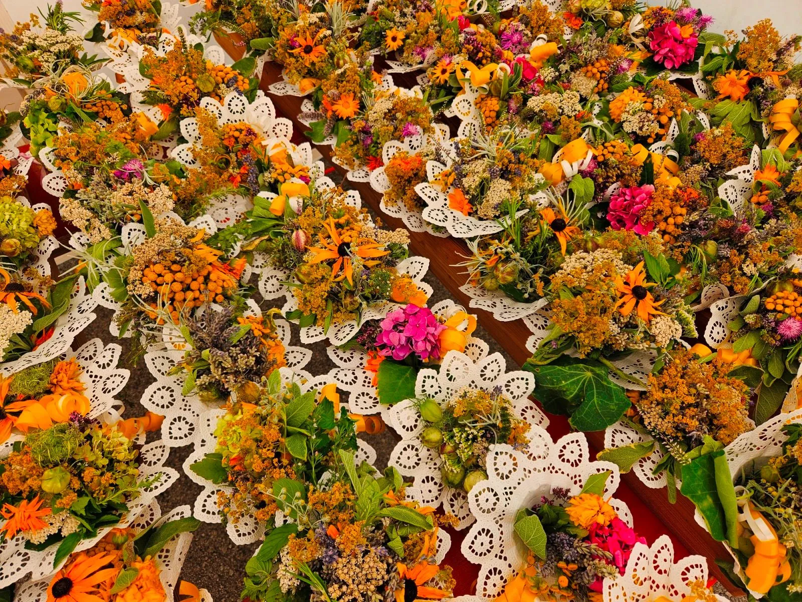 Flower, Flower Arrangement, Leaf, Flower Bouquet, Floral Design, Graphics, Petal, Daisy, Herbal, Potted Plant