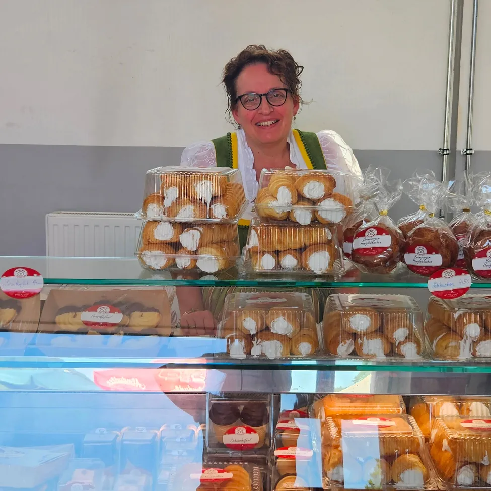 Traditionell mit dabei: Die Kirtagsleckereien der Bäckerei Bernhard.