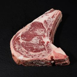 Rindersteak mit Knochen aus der Hochrippe vom Rinderrūcken zwischen 8 und 12 Rippe geschnitten. Dry Aged gereift. 