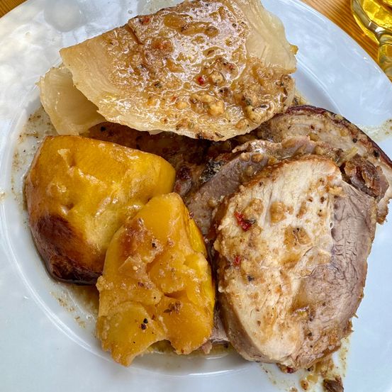 Bild enthält, Food, Food Presentation, Meat, Mutton, Plate, Bread, Pork, Beef