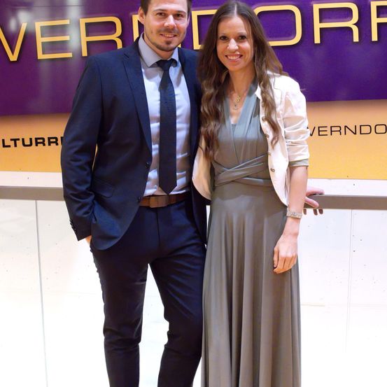 Fashion, Adult, Female, Person, Woman, Blazer, Jacket, Formal Wear, Male, Man