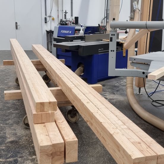 Bild enthält, Wood, Lumber, Machine, Wheel