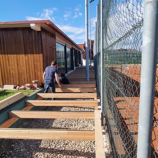 Bild enthält, Wood, Person, Dugout, Sport, Plywood, Baseball, Baseball Game, Outdoors