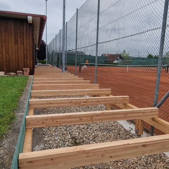 Bild enthält, Wood, Road, Lumber, Gravel, Person, Plywood