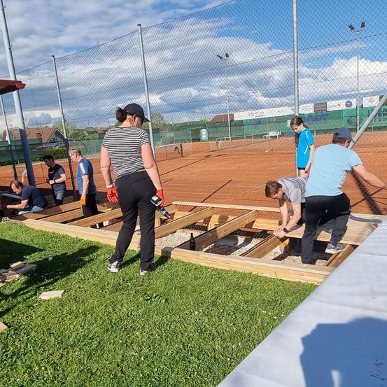 Bild enthält, Adult, Male, Man, Person, Wood, Baseball, Baseball Game, Sport, People, Dugout