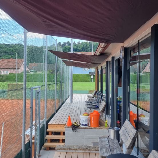 Bild enthält, Wood, Bench, Furniture, Dugout, Sport