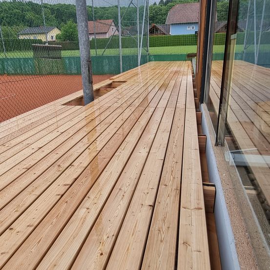 Bild enthält, Wood, Hardwood, House, Housing, Porch, Indoors, Interior Design, Deck, Stained Wood, Lumber