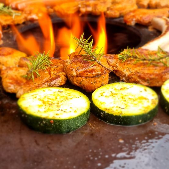 Bild enthält, Food, Produce, Squash, Food Presentation, Lunch, Meal, Zucchini, Person, Bbq, Cafeteria