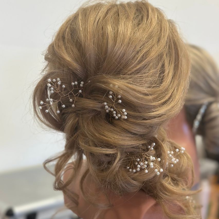 Bild enthält, Adult, Female, Person, Woman, Hair, Bun (Hairstyle), Head, Face