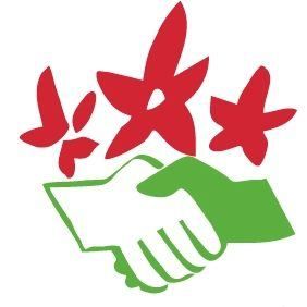 Auf weißem Hintergrund halten sich zwei Hände, grün und weiß, die Hand. Darüber befinden sich drei rote Sterne und zwei rote Schmetterlinge.